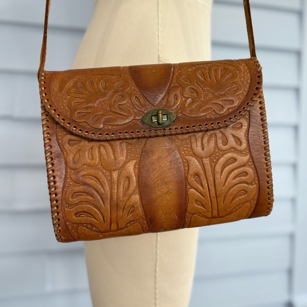 Vintage 70s Floral Tooled Cowhide Leather Crossbody Bag - Picture 2 of 8